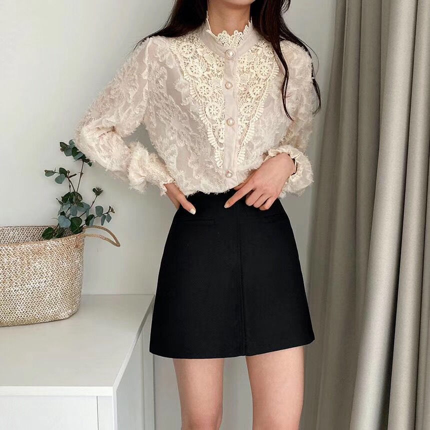 Thumbnail: 🇰🇷領蕾絲緹花珍珠釦衣