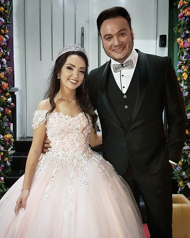 Felicidades à debutante Stefany! 🎂👏🌹�