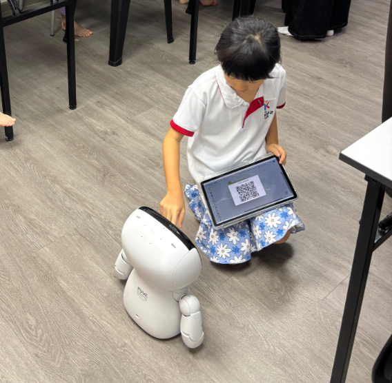 A student testing her code in a L201 Introduction to CodeLab class