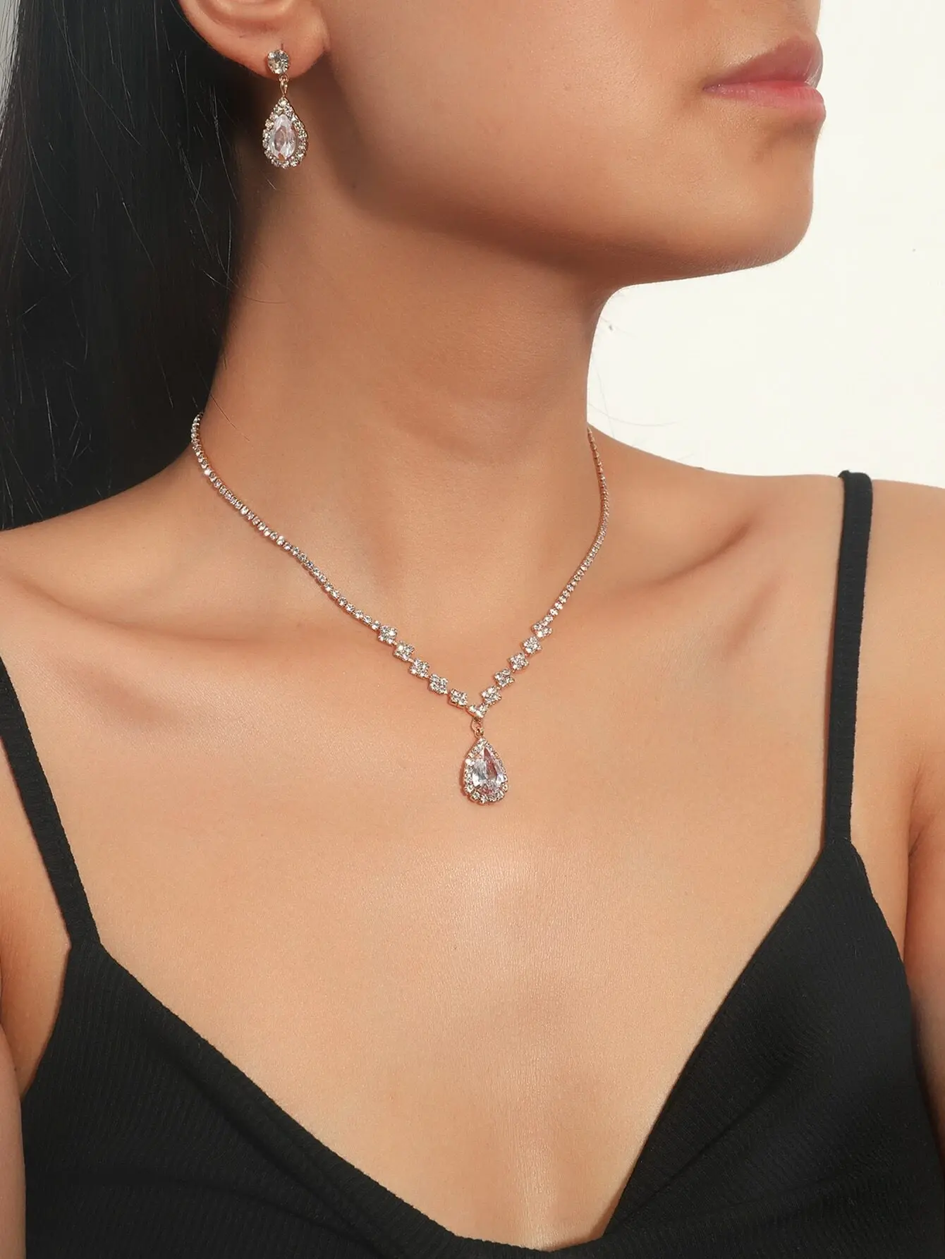 Classic Chic Rhinestone Necklace and Earrings Set - Gold