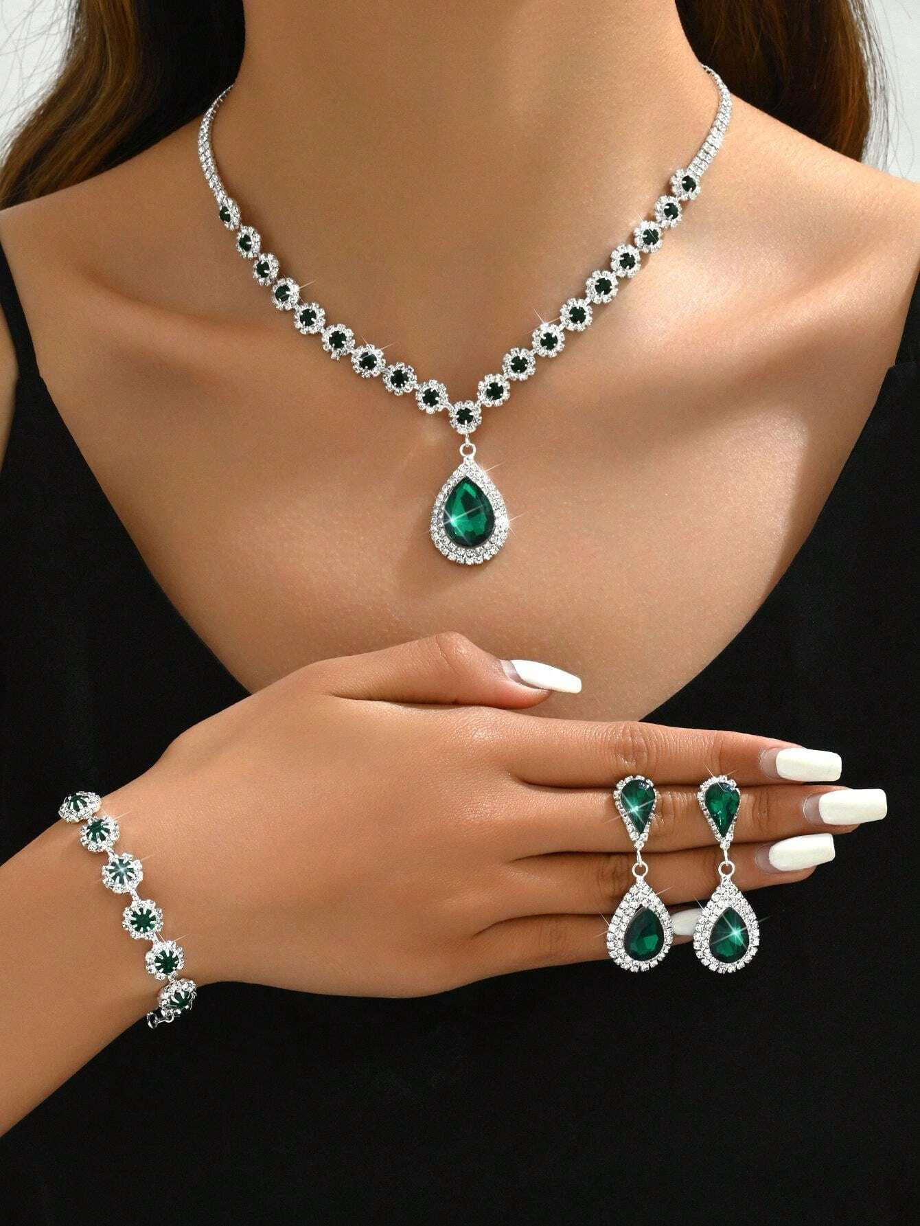 Jade Lion Daisy Necklace Earrings and Bracelet Set - Green