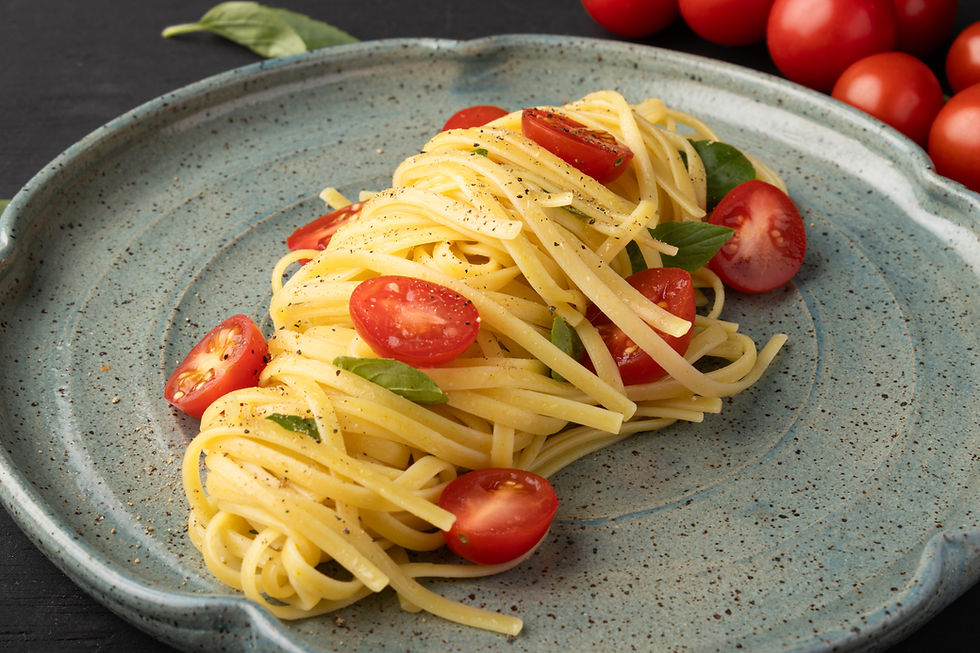 Linguine com manjericão e tomate cereja