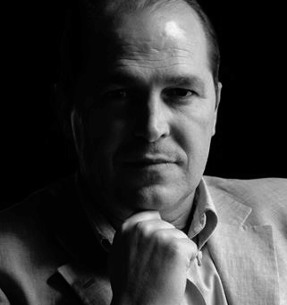 Fernando Cavaleiro Ângelo, member of IntellCorp Group Advisory Board and author of "DINFO, The Fall of the Last Military Secret Service", interviewed for the Sábado magazine, on the 29th of April.