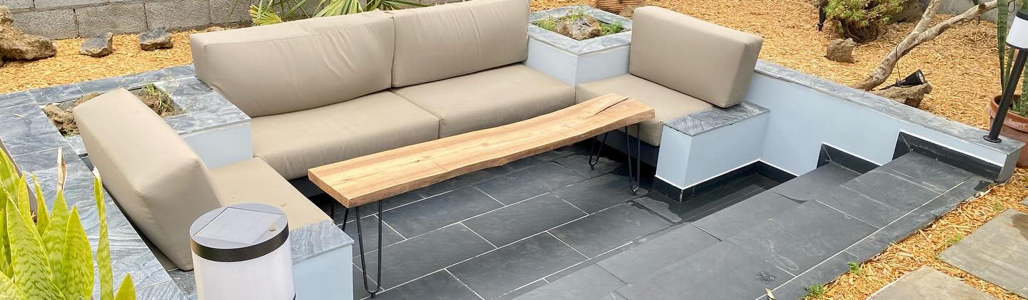 Salon moderne et lumineux dans une villa de luxe à La Réunion