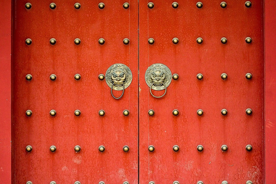 door-526533_1280.jpeg