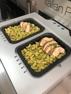 Pollo grillado con pasta al pesto