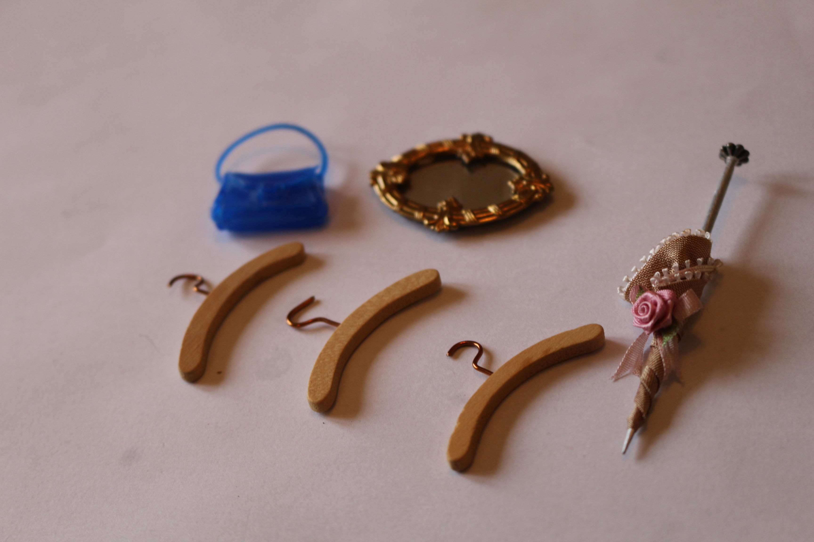 1:12 scale ladies' accessories for dolls house