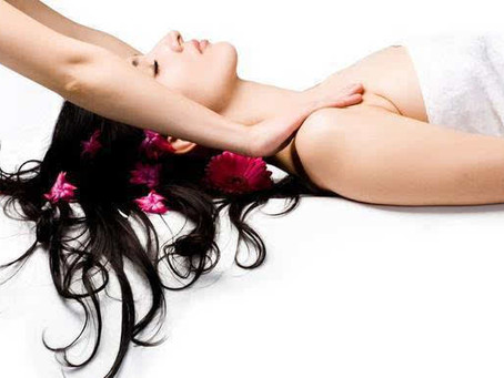The benefits of oil massage in Dubai for women