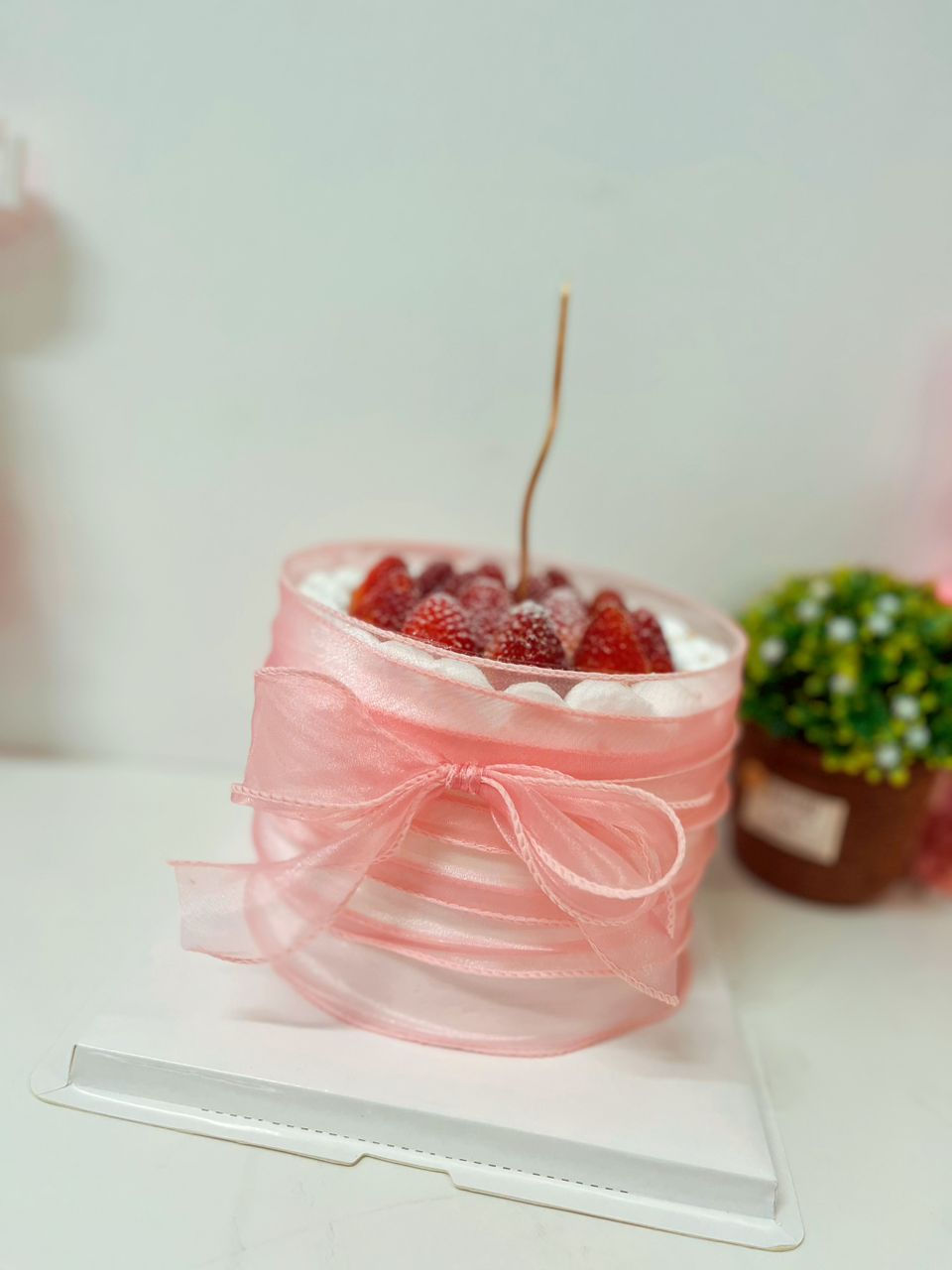 Thumbnail: Strawberry cake with pink ribbon, dessert plan