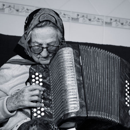 103 anos de idade e um acordeão