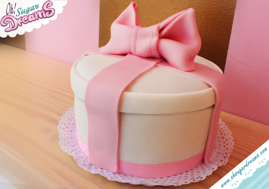 Tarta de fondant con forma de regalo