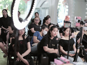 🎓 Học Makeup Chuyên Nghiệp Đẳng Cấp Nhất Vinh — Đăng Ký Ngay Tại Cao Hong Ngoc Makeup Academy!