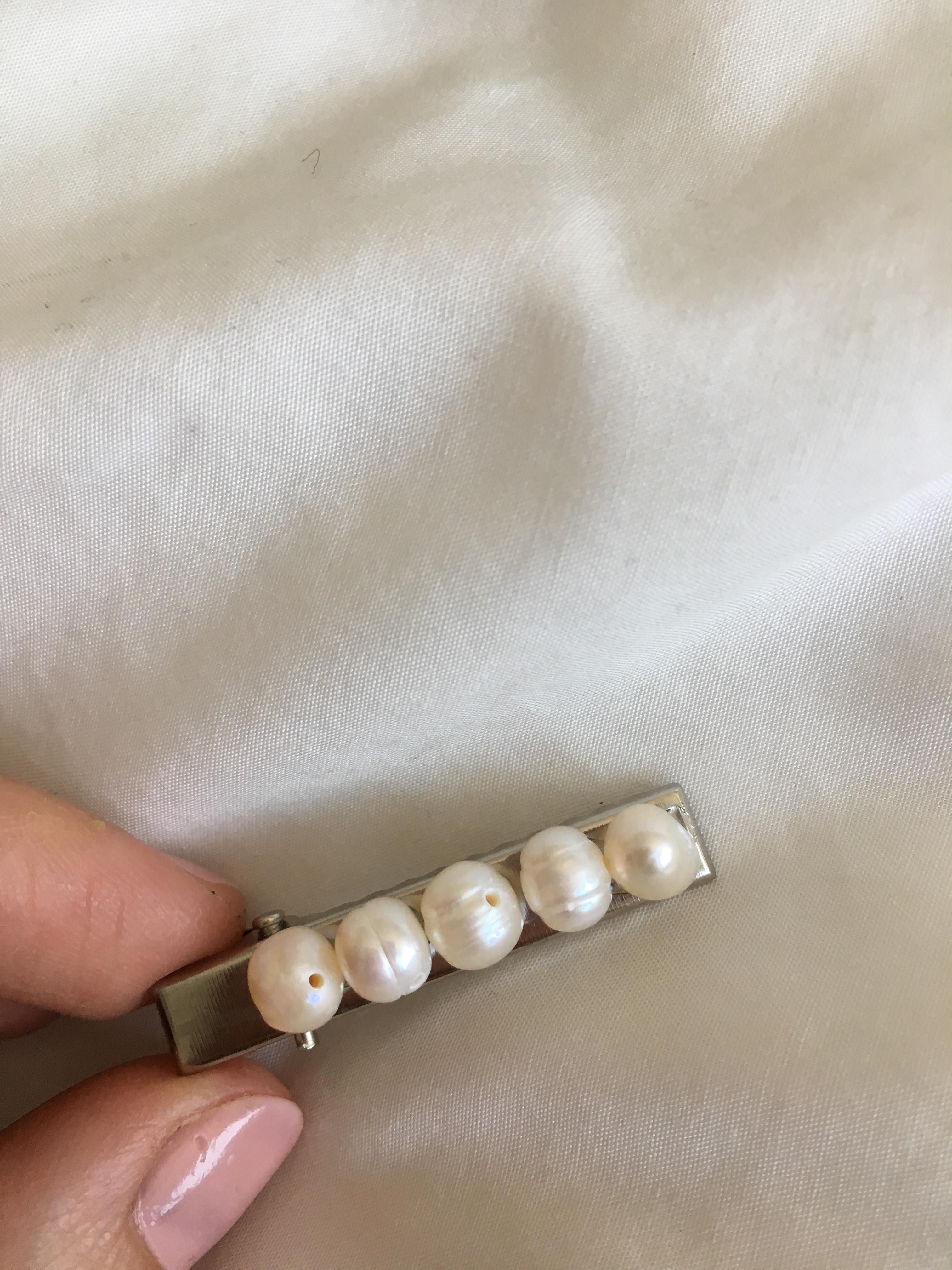 Natural Pearl Alligator Clip