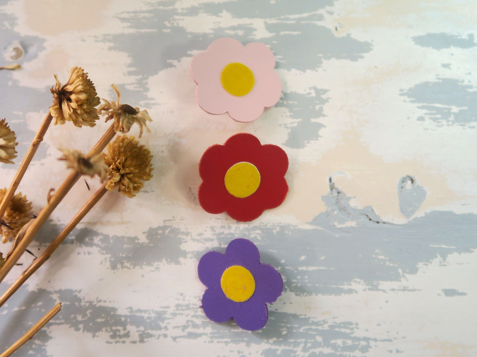 Miniature : Broche en cuir et paillettes