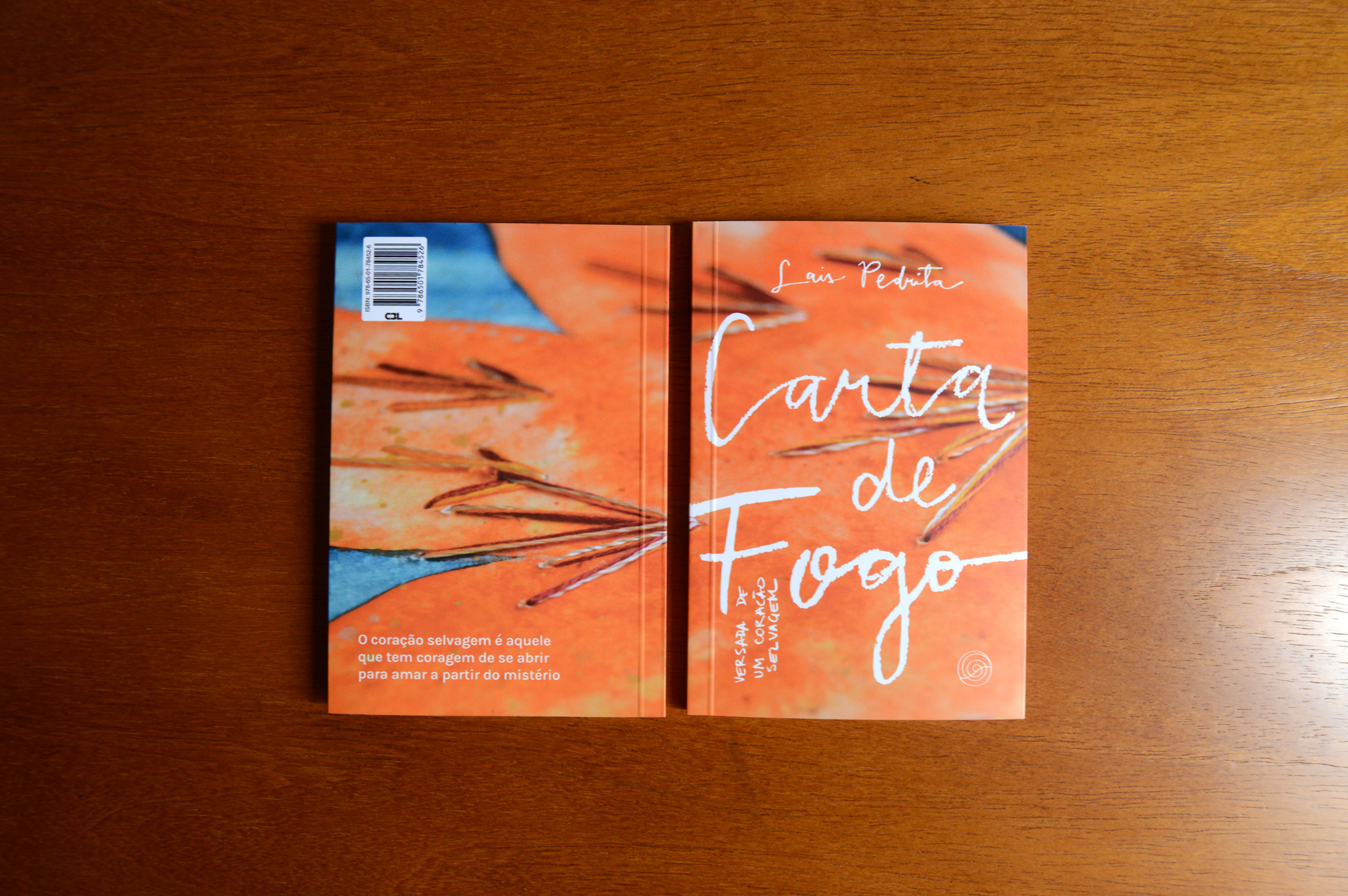 Livro "Carta de Fogo: versada de um coração selvagem"