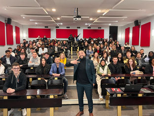 Parution dans Les Petits Frenchies: "L'agence de conférenciers et de formations sur mesure"