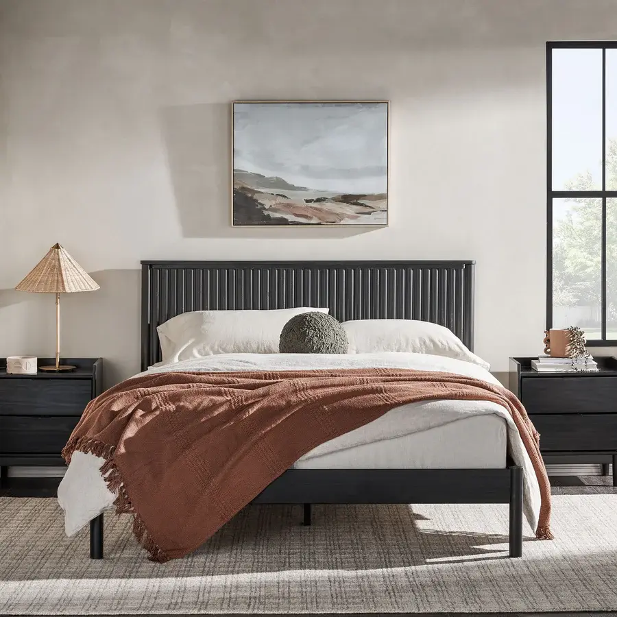 Miniatura: Cama Queen de madera maciza de transición de Middlebrook