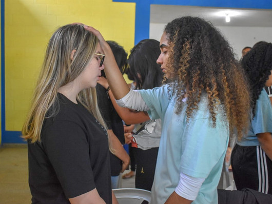 Uma juventude renovada a exemplo da virgem Maria e dos Santos