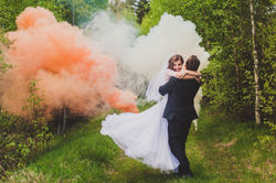 Sesja ślubna świece dymne.