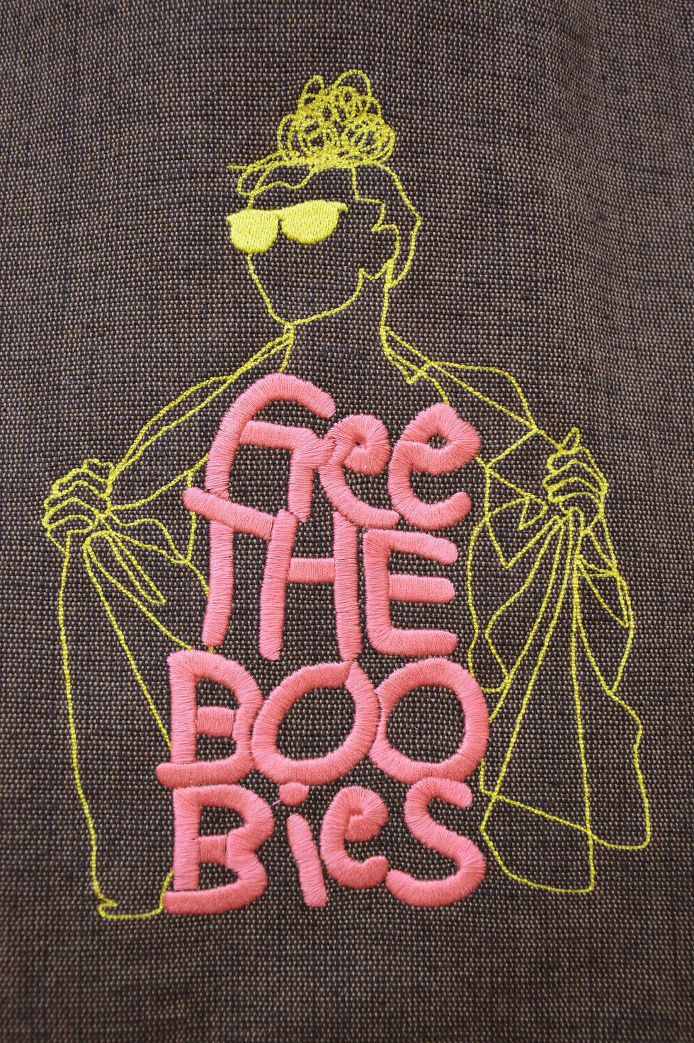 Miniaturbild: FREE THE BOOBIES - CANVAS SHOPPER BAG MIT SCHWARZEM KORK