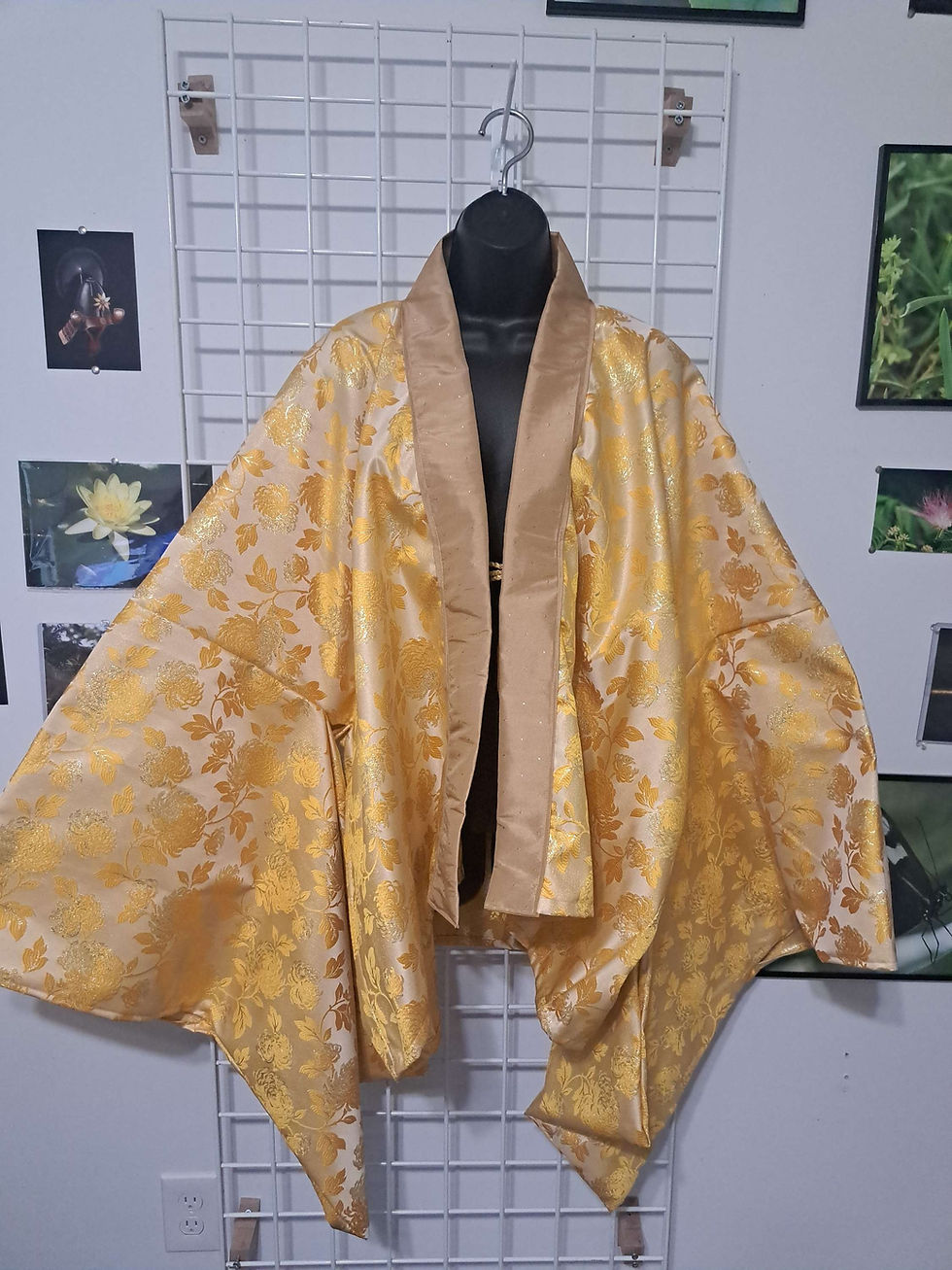Thumbnail: Gold Rose Brocade