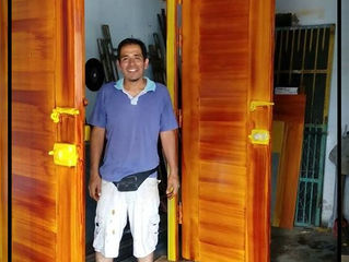 PUERTAS BLINDADAS DE ACERO CON PINTURA DE ACABADO TIPO MADERA