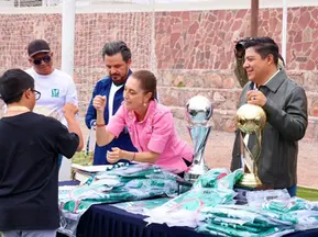 Claudia Sheinbaum realiza visita sorpresa a SLP para entregar boletos del Mundial 2026