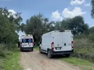 Hallan cuerpo encobijado y amarrado con extensión eléctrica en Azumiatla 