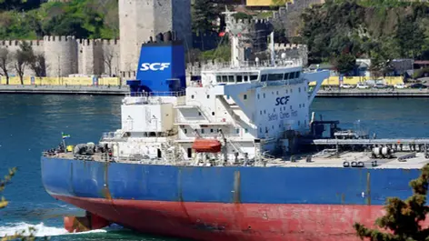 China defiende compras de petróleo ruso y rechaza “intimidaciones” de EU