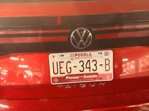 Asaltan cafetería en Santa Cruz Buenavista; ladrones se llevan efectivo, celulares y una camioneta Taigun