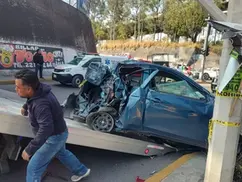 Aseguran a trailero tras aparatoso choque en FINSA; el automovilista sobrevivió