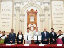 Firma Pepe Chedraui hermanamiento entre Puebla capital y Huatulco