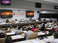 Aprueban comunistas en Cuba liberar la economía, por bloqueo de EUA