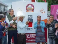 Renueva Chedraui el alumbrado en seis juntas auxiliares de Puebla; ahora tocó a San Andrés Azumiatla