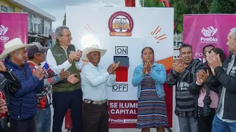 Renueva Chedraui el alumbrado en seis juntas auxiliares de Puebla; ahora tocó a San Andrés Azumiatla