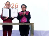 Sheinbaum firma decreto para que la información gubernamental sea más transparente y accesible