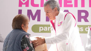 Pepe Chedraui y MariElise Budib recorren la capital entregando apoyos alimentarios a las familias poblanas