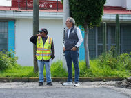 Supervisa Pepe Chedraui trabajos de bacheo en la colonia Las Ánimas
