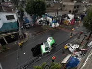 Socavón en Iztapalapa se agranda por lluvias; evacuan tres casas