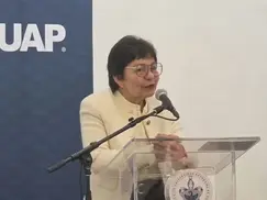 Lilia Cedillo desea éxito a aspirantes que presentan examen de admisión en la BUAP