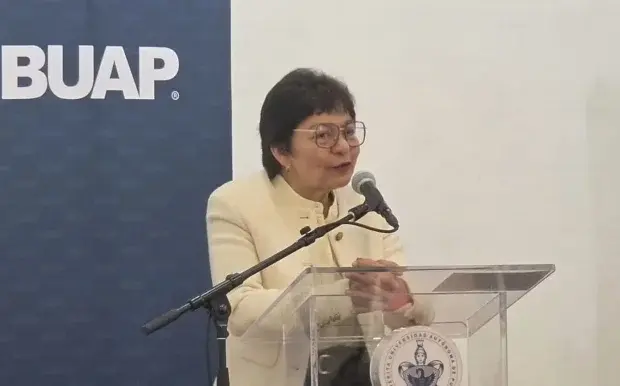 Lilia Cedillo desea éxito a aspirantes que presentan examen de admisión en la BUAP