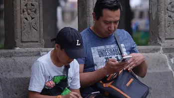 Claudia Sheinbaum busca consenso para regular el uso de celulares y redes sociales entre menores de edad
