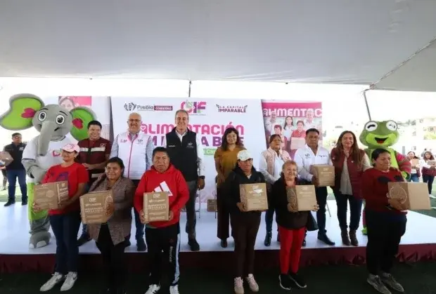 A través del DIF Puebla Capital, entrega Pepe Chedraui más de 4 mil despensas en La Resurrección