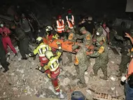 Rescatistas del Ejército mexicano localizaron con vida a un niño atrapado entre las ruinas de Venezuela