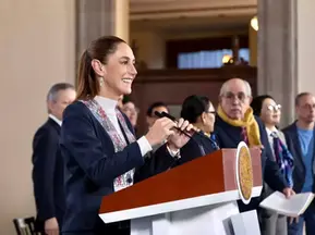 Sheinbaum cuestiona que personajes como Cabeza de Vaca eludan la justicia a través del fuero