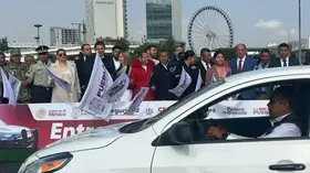 Alejandro Armenta entrega 11 unidades a la secretaria de Seguridad Pública