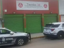 Ladrones dan “cortinazo” y roban tienda Tres B en la colonia Guadalupe Hidalgo