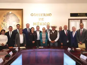Sheinbaum se reúne con representantes de la industria azucarera y gobernadora de Colima