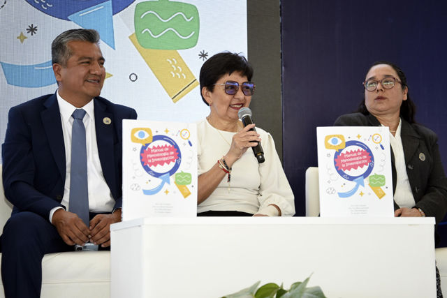 Docentes BUAP presentan el libro Metodología de la Investigación, en la sede de Acajete