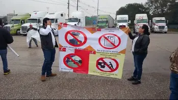 Transportistas bloquean la carretera Córdoba-Veracruz